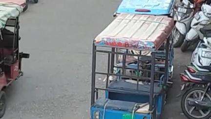 उरई: उरई नगर में एक सैकड़ा ई-रिक्शा चालकों के खिलाफ कानूनी कार्रवाई, परिवहन अधिकारी ने 25 ई-रिक्शा किए सीज