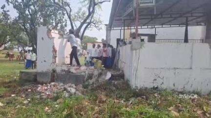 नौतनवा: मर्यादपुर में राजस्व टीम ने मस्जिद का ध्वस्तीकरण किया