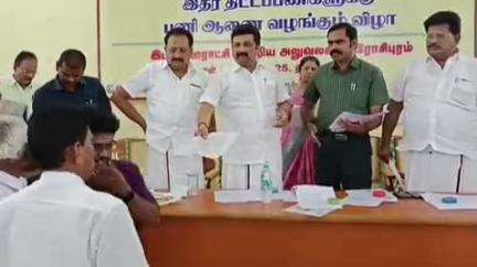 ராசிபுரம்: வெண்ணந்தூரில் 398 பயனாளிகளுக்கு 14 கோடி மதிப்பீட்டில் வீடு கட்ட ஆணைகளை எம்.பி ராஜேஷ்குமார் வழங்கினார்