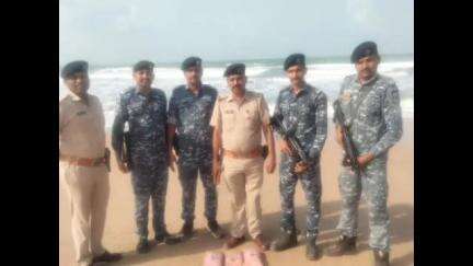 અબડાસા: પિંગલેશ્વર બીચ પાસેથી મરીન કમાન્ડો નલીયાની ટીમને કેફી પદાર્થના 3 પેકેટ બિનવારસી હાલતમાં મળી આવ્યા