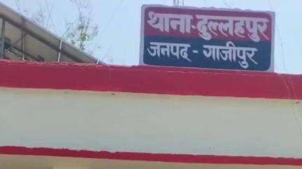 जखनिया: दुल्लहपुर थाने की पुलिस ने मंसड़ी पुलिया के पास से अवैध तमंचा और कारतूस के साथ एक शातिर अपराधी को किया गिरफ्तार