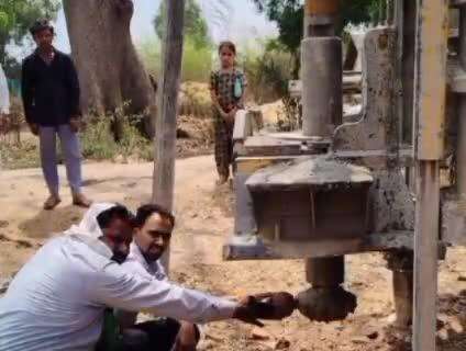 अलीराजपुर: बरझर मे दो माह से बंद पड़ी नल-जल योजना,ग्राम के सरपंच ने कहा,जल संकट की गंभीर समस्या होने से करवाया नल कूप खनन#jansamsya