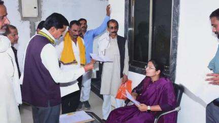 बिरसिंहपुर: रैगांव कार्यालय में राज्यमंत्री ने आमजन से मुलाकात की, समस्याएं सुनीं और अधिकारियों को समाधान के निर्देश दिए