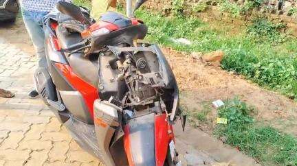 বিশালগড়: হাসপাতালের সামনে স্কুটি ও মারুতির মুখোমুখি সংঘর্ষে আহত স্কুটি চালক