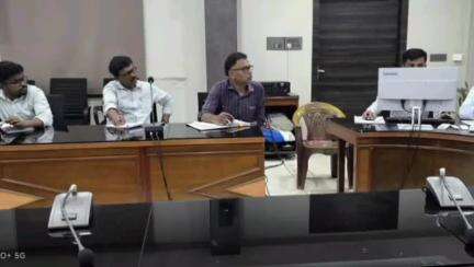 পূব ডিব্ৰুগড়: ডিব্ৰুগড় জিলা আয়ুক্ত বিক্ৰম কৈৰীৰ সভাপতিত্বত জিলা আয়ুক্তৰ কাৰ্যালয়ত অনুষ্ঠিত হয় নিৰ্বাচনী ভোট গণনাৰ প্ৰস্তুতি  সভা