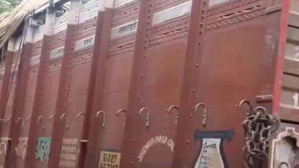 झाडोल: झाड़ोल में ओवर स्पीड ट्रक ने मचाया तांडव, बाइक, जीप सहित कई वाहनों को लिया चपेट में