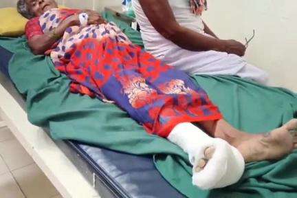 పుంగనూరు: రోడ్డుపై నడిచి వెళ్తున్న వృద్ధురాలిని ఢీకొన్న ద్విచక్ర వాహనం. వృద్ధురాలికి గాయాలు.