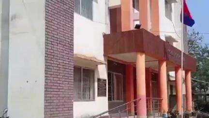 সোণাৰি: ৰাজ্য জোকাৰি যোৱা মুছলেক আলিৰ অপহৰণ কাণ্ডৰ সৈতে জড়িত দুজনক গ্ৰেপ্তাৰ কৰি সোণাৰি আৰক্ষী থানাত জেৰা চলাইছে আৰক্ষীয়ে