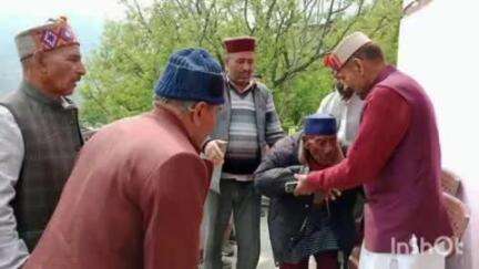 ओट: द्रंग के पूर्व विधायक जवाहर ठाकुर पहुंचे कोटनाला