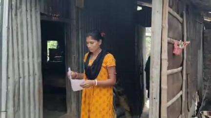 হিলি: উজালে সীমান্ত লাগোয়া এলাকায় সরকারি আবাস যোজনার ঘর তৈরি করা নিয়ে সমস্যা, দম্পতিকে মারধর করার অভিযোগ বিএসএফের বিরুদ্ধে
