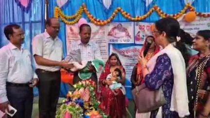 ନୂଆପଡା: କଦୋମେରୀ ଗ୍ରାମରେ ଝିଅ ପାଇ ଗଛଟିଏ ଓ ଗର୍ଭସ୍ଥ ଶିଶୁ ପାଇଁ ଦିନଟିଏ କାର୍ଯ୍ୟକ୍ରମ ଅନୁଷ୍ଠିତ