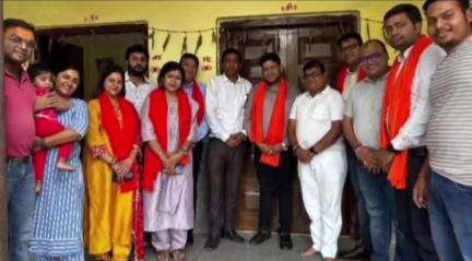एगारकुंड: मारवाड़ी युवा मंच के प्रांतीय पदाधिकारियों ने पूरे राज्य का दौरा किया, दौरे के क्रम में चिरकुंडा में विमल गाढयाण के आवास का दौरा किया