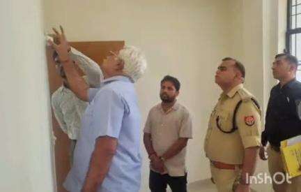 मेहदावल: मेहदावल व बखिरा में निर्माणाधीन बैरक का सीडीओ और अपर पुलिस अधीक्षक ने किया निरीक्षण
