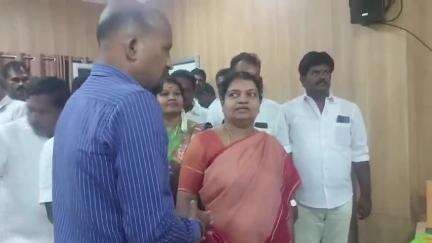 கோவில்பட்டி: நகராட்சி அலுவலகத்தில் அரங்கில் மருத்துவ காப்பீட்டு அட்டை வழங்கும் முகாம் அமைச்சர் நேரில் ஆய்வு