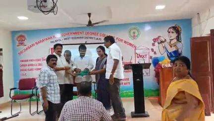 పాలకొల్లు: శ్రీ దాసరి నారాయణరావు ప్రభుత్వ మహిళా డిగ్రీ కళాశాల వార్షిక పత్రిక ఎక్స్‌ప్రెషన్స్ ఆవిష్కరణ
