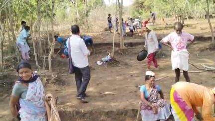 సిర్పూర్ టి: ఉపాధి హామీ కూలీల పట్ల కేంద్ర,రాష్ట్ర ప్రభుత్వాలు చిన్నచూపు చూస్తున్నాయి:అనుకోడలో  వ్యవసాయ కార్మిక సంఘం జిల్లా కన్వీనర్ ఆనంద్