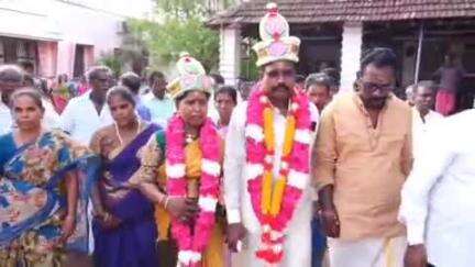 உதய மார்த்தாண்டபுரம் கிராமத்தில் 38 வருடங்கள் ராணுவத்தில் பணியாற்றி ஓய்வு பெற்ற வரை சாரட் வண்டியில் ஏற்றி ஊர் கூடி வரவேற்ற நெகழ்ச்சி தருணம்