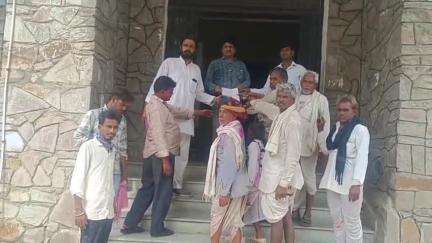 कोटड़ी: अखेपूर पंचायत में जोड़ने का विरोध, बिरमियास व सिंहजीखेड़ा वासियों ने सौंपा ज्ञापन
