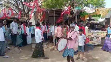మంత్రాలయం: కార్మికులకు పనికి తగ్గ వేతనం
కల్పించాలి: పెద్ద కడబూరు సిపిఐ అనుబంధ సంఘాల డిమాండ్