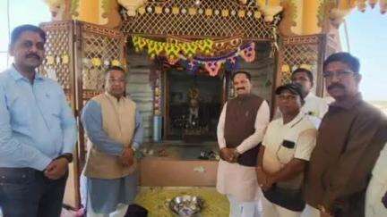 લીંબડી: લીંબડી તાલુકાના રાણાગઢ ગામે મહાતળ દાદાનો ભવ્ય લોકમેળો યોજાયો લીંબડી - પાટડી ના ધારાસભ્યો  આગેવાનો કાર્યકરો ઉપસ્થિત રહ્યા