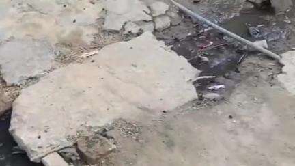 निचलौल: ग्राम सभा मदनपुरा में नाली की सफाई नहीं होने से ग्रामीणों में आक्रोश #Jan samasya