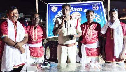 కోదాడ: మాదకద్రవ్యాలకు దూరంగా ఉండాలి: కాగిత రామచంద్రపురంలో ఎస్సై అజయ్ కుమార్