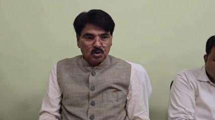 गोपालगंज: बार काउंसिल के चेयरमैन और राज्यसभा सांसद मनन मिश्रा ने सर्किट हाउस में वक्फ संशोधन बिल पर प्रेस कॉन्फ्रेंस की