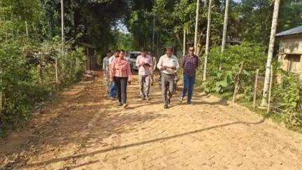 ধর্মনগর: যুবরাজনগর বিধানসভার শ্রীপুর গ্রাম পঞ্চায়েত এলাকায় রাস্তার কাজ পরিদর্শনে জেলা শাসক