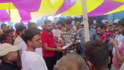 पाटन: किशनपुर में दुकानें खुलीं, सदर एसडीपीओ ने 72 घंटे में आरोपी गिरफ्तार करने का आश्वासन दिया