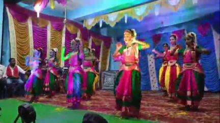 పలమనేరు: గంగమ్మ గుడి పాలకవర్గం ఆధ్వర్యంలో శ్రీ నటరాజ స్కూల్ ఆఫ్ డాన్స్ సహకారంతో భరతనాట్యంతో అలరించిన పిల్లలు