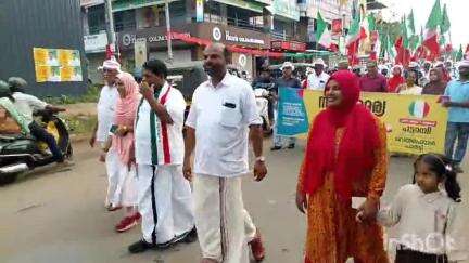 പട്ടാമ്പി: വെല്‍ഫെയര്‍ പാര്‍ട്ടി സംസ്ഥാന പ്രസിഡന്റ് റസാഖ് പാലേരി നയിക്കുന്ന പദയാത്രയ്ക്ക് കല്പക ജംഗ്ഷനിൽ സ്വീകരണം നൽകി