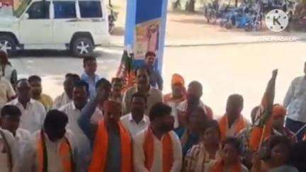 आदित्यपुर गम्हरिया: पाकिस्तानी नागरिकों के निष्कासन की मांग को लेकर भाजपा ने निकाली आक्रोश रैली, उपायुक्त कार्यालय पहुंचे