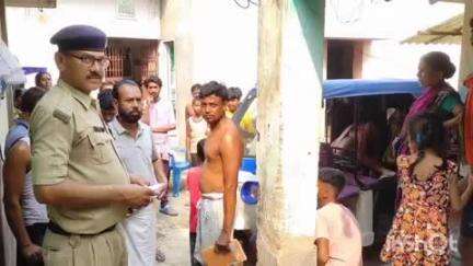 राजमहल: नगर पंचायत के वार्ड नंबर 6 में खाना बनाते समय गैस सिलेंडर में आग लगने से एक व्यक्ति झुलसा, अग्निशमन विभाग की टीम पहुंची