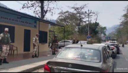 नरेन्द्रनगर: ब्रह्मपुरी और भद्रकाली चेक पोस्ट पर चार धाम यात्रा में यात्रियों की सुरक्षा के लिए आईटीबीपी के जवान तैनात किए गए हैं