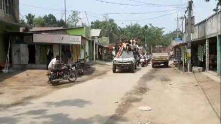 নলবাৰী: বৰক্ষেত্ৰী সমষ্টিৰ আদাবাৰী-সূতাৰকুছী পঞ্চায়তত বিশাল ৰেলী কংগ্ৰেছৰ অন্তিম প্ৰচাৰ অভিযান, উপস্থিত বিধায়ক দিগন্ত বৰ্মন