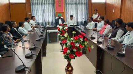गोपालगंज: गोपालगंज कोर्ट परिसर में राष्ट्रीय लोक अदालत को लेकर जिला जज ने की बैठक