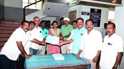 திருச்சி: திருச்சி மாநகராட்சியில்  மாமன்ற உறுப்பினர் பதவியில் ஏற்பட்ட காலிப்பதவியிடத்திற்கு வாக்காளர் பட்டியல் வெளியீடு