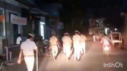 रूपनगर: रूपनगढ़ थाना पुलिस ने कानून, शांति व सुरक्षा व्यवस्था बनाए रखने के लिए नगर में निकाला पैदल मार्च