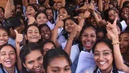 સોનગઢ: જિલ્લામાં બોર્ડના પરિણામમાં 71.17% સાથે બોર્ડથી 12.34% નીચું પરિણામ આવ્યું કોમર્સ આર્ટસમાં 95.8% પરિણામ નોંધાયો
