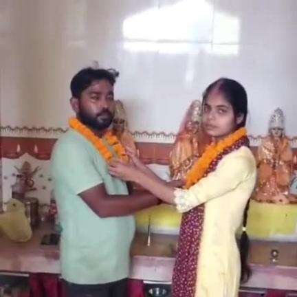 पातेपुर: पातेपुर बाजार के कोचिंग के लव गुरु को 12वीं की छात्रा से हुआ प्यार, भागकर की शादी, वीडियो हुआ वायरल