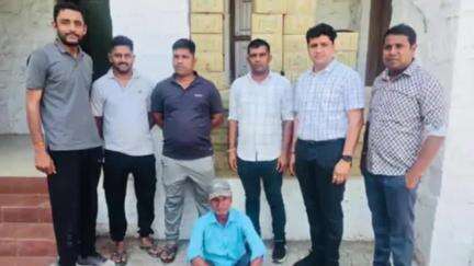 સોનગઢ: તાપી એલસીબી અને પેરલ ફ્લો ટીમે ગાળકુવા ગામના આમલી ફળિયામાં ખેતરમાં છુપાવેલો 2.83 લાખનો દારૂ ઝડપી પાડ્યો