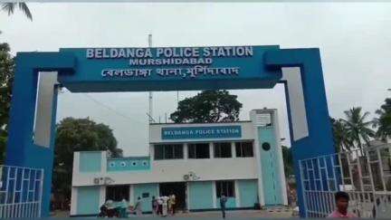 বেলডাঙা ১: বাংলাদেশী সন্দেহে উত্তরপ্রদেশের থানায় আটকে থাকা পাঁচ বেলডাঙ্গার পরিযায়ী শ্রমিককে ঘরে ফেরালো বেলডাঙা থানার পুলিশ