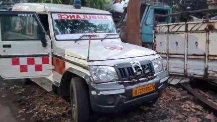 बगोदर: कुसमरजा प्रतापपुर में ग्रामीणों ने 48 घंटे तक एम्बुलेंस को बंधक बनाकर रखा, सहायता राशि मिलने के बाद छोड़ा