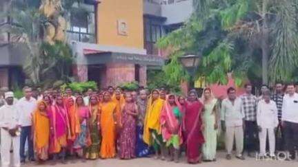 સોનગઢ: નિઝર દેવાડા ખાતે જિલ્લા કલેકટરને આવેદન ગ્રામજનો દ્વારા અપાયું, જોબ કાર્ડ અને બેંક પાસબુક અંગે ફરિયાદ