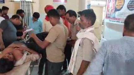 कोरांव: चिरांव में दो बाइकों की टक्कर में दोनों बाइक चालक गंभीर रूप से घायल, जिला अस्पताल में किए गए भर्ती
