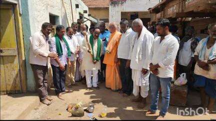 ಹುಬ್ಬಳ್ಳಿ ನಗರ: ಸುಳ್ಳ ಗ್ರಾಮದಲ್ಲಿ ಪ್ರಾಥಮಿಕ ಕೃಷಿ ಪತ್ತಿನ ಸಹಕಾರ ಸಂಘದ ನೂತನ ಕಟ್ಟಡ ಕಾಮಗಾರಿಗೆ ಶಾಸಕ ಕೋನರಡ್ಡಿ ಭೂಮಿ ಪೂಜೆ