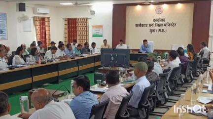 कुम्भराज: जिला कार्यालय में कलेक्टर ने ली समय सीमा बैठक, लंबित पत्रों की समीक्षा की और आवश्यक निर्देश दिए