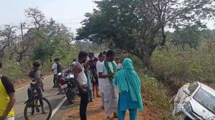 MH05FJ6758 नियंत्रण होकर खाई में जाकर गिरी चालक एवं उनके पिता दोनों घायल@#