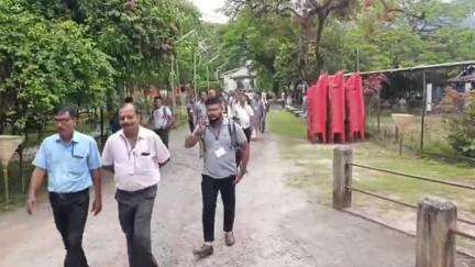 বঙাইগাঁও ভাগ: বঙাইগাঁও মহাবিদ্যালয়ত স্থাপন বেলট বক্স বিতৰণ কেন্দ্ৰত উপস্থিত হৈ সুৰক্ষা ব্যৱস্থাৰ বুজ লয় জিলা আৰক্ষী অধীক্ষক