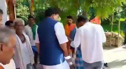 तरैया विधान सभा के विधायक जनक सिंह 
आज तक सही जगह पे और सही समय पे कही नहीं पहुंचे हैं और उनके यह शराब से लोग मर जाता ह